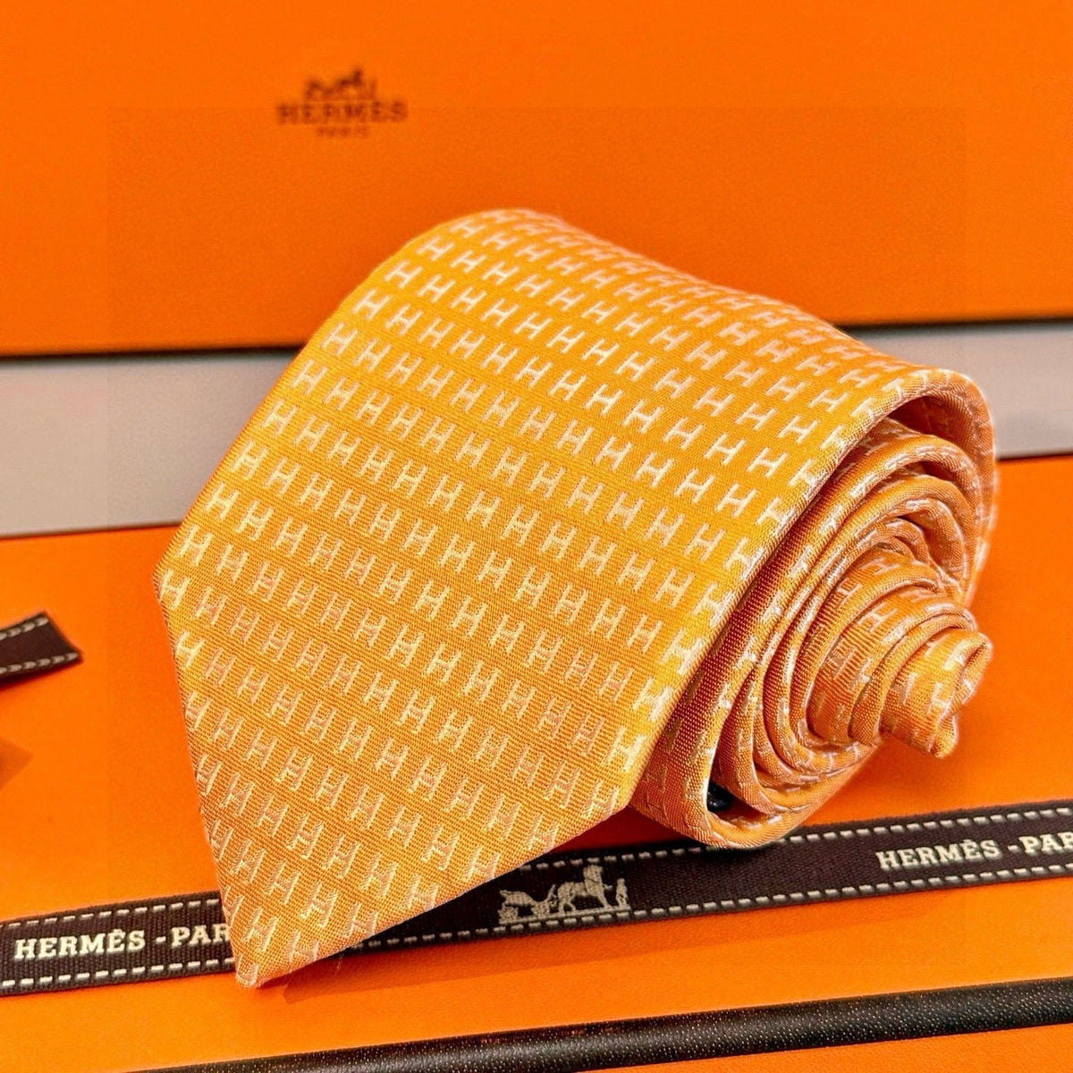 Hermes Style Men's H Pattern Woven Silk Tie